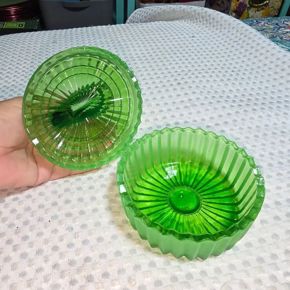VINTAGE GREEN JEANETTE ROUND SWAN LIPSTICK HOLDER/ POWDER JAR